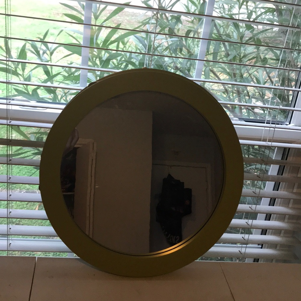 Green circle mirror